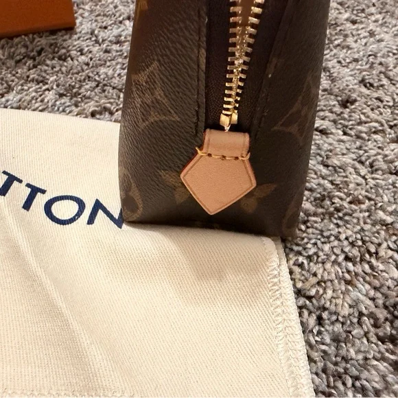Louis Vuitton Monogram cosmetic pm bag - Picture 4 of 7